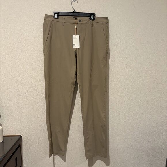 NWT Quince Men Ultimate Commuter Pants Classic Fit Beige Measure 36x31 Office - Picture 3 of 11